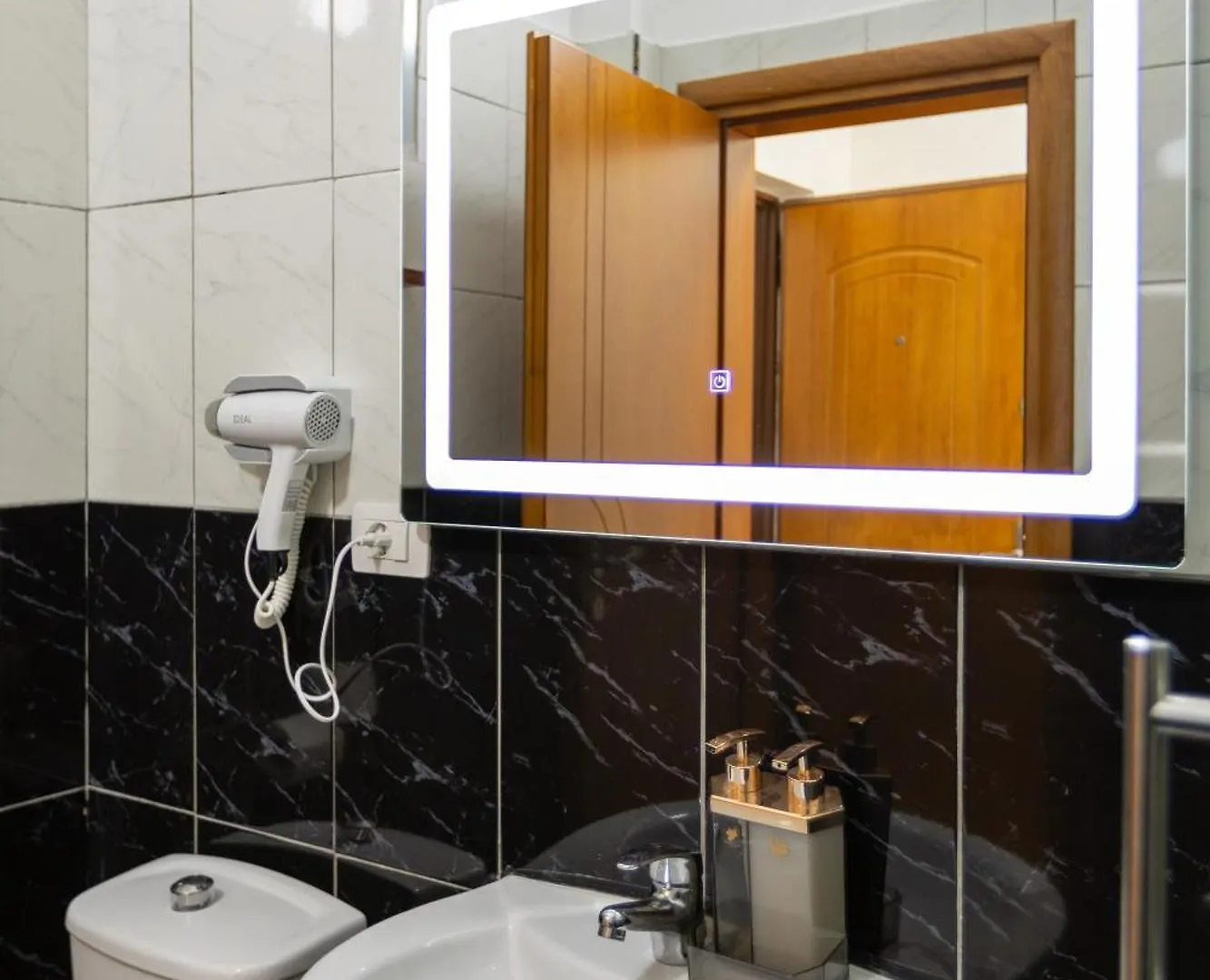 Sea View Luxury Apartments Vlorë 0*,  Albania